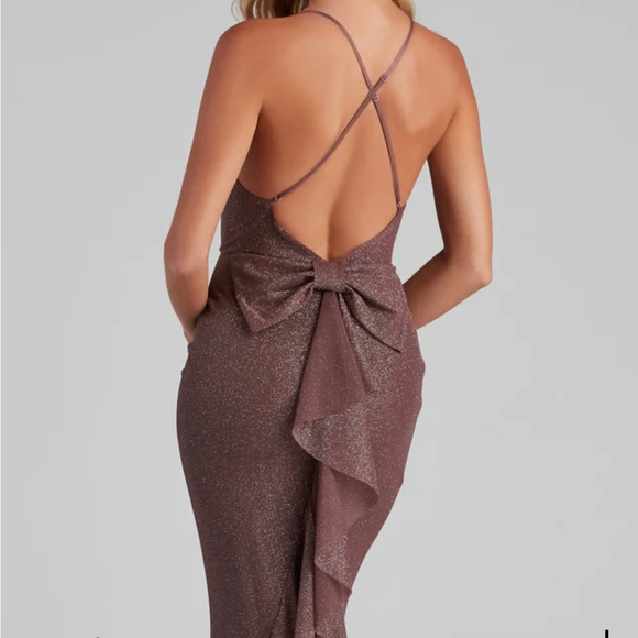 Wore once for a party im not going to reuse. - Picture 3 of 3